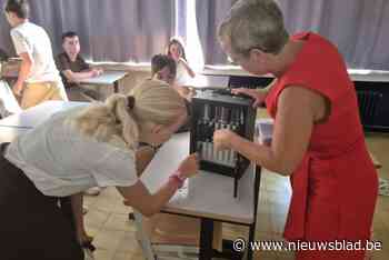Eerstegraadsleerlingen Stella Matutina geven smartphone voor hele klasdag af