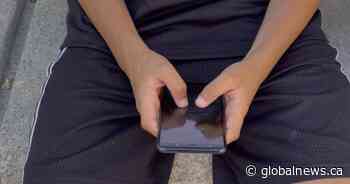 As schools reopen in Ontario, critics blast lack of clarity over new cellphone rules