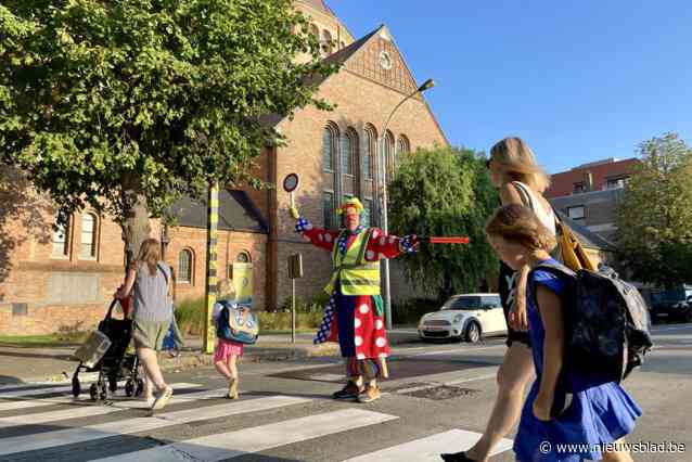 Ook  verkeersclown Fieto op post voor het nieuwe schooljaar