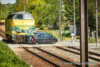 Vrouw merkt geluidsignaal en knipperlichten aan overweg niet op: rechter legt 8 dagen rijverbod op