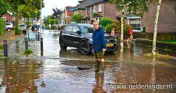 Tunnels onder water, auto’s zitten vast: stevige hoosbui treft Eindhoven, wijk in Valkenswaard afgesloten