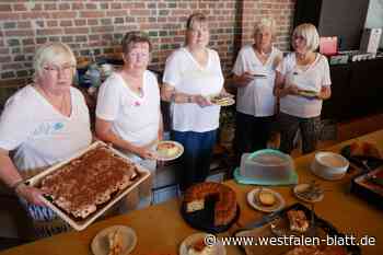 Butterkuchen und frisches Brot beim Dehmer Backfest