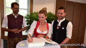 Medaillen gewonnen, Wette verloren: Rosenheim ehrt Olympia-Heldin Jessica von Bredow-Werndl