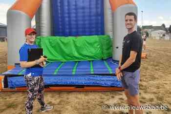 Marathonloper Koen Naert en zus Evelien organiseren FunRun in tuin gemeentehuis