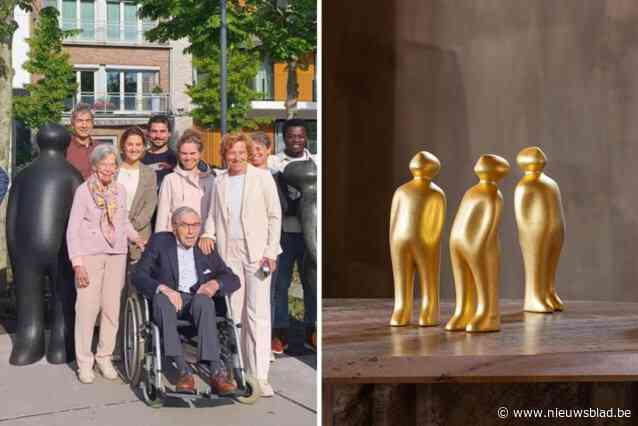 Beeldje The Visitor van ontwerper Guido Deleu komt in beperkte vergulde editie: “Venetiaanse goudslagers brengen laagje puur goud aan”