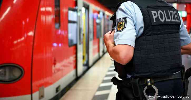 Einkaufsbeutel in der Türe – Mann von S-Bahn mitgeschleift