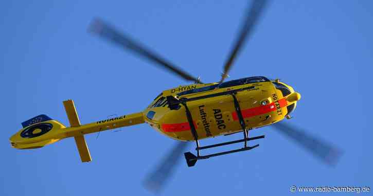 Zusammenstoß zwischen Zug und Auto – Lokführer eingeklemmt