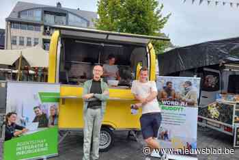 Knalgele bus moet extra buddy’s aantrekken in Geel: “We willen mensen nog beter ondersteunen”