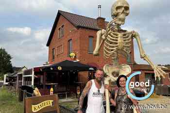 Pas geopend: Kelly en Boner verwelkomen je  met veel bieren en rockmuziek