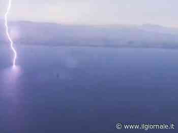 Luna Rossa sfiorata da un fulmine batte il New Zealand. Poi un temporale ferma la regata