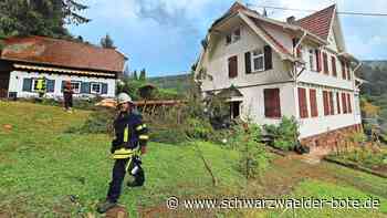 Sturm und Starkregen über Calw: Baum stürzt auf Haus und verfehlt Familie nur knapp