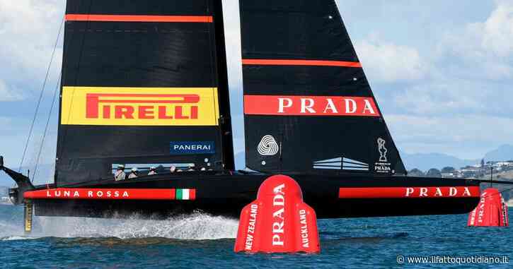 Coppa America, impresa di Luna Rossa contro Team New Zealand. Un fulmine si abbatte in mare: gare cancellate