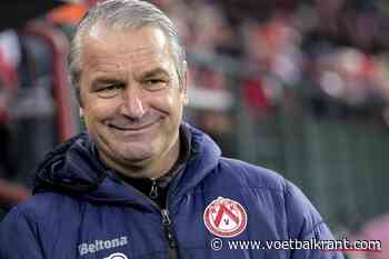 🎥 Ongeziene taferelen: bekende ex-JPL-coach merkt dat het doel niet reglementair in orde is... en begint te graven