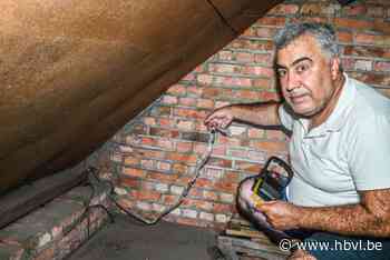 Moustafa (59) vindt slangenhuid van 1,5 meter op zijn zolder: “Maar waar is de slang?”