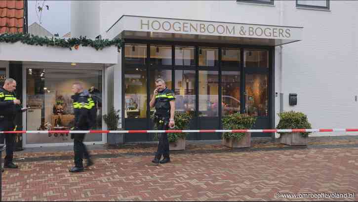 Almere - Vijf jaar celstraf tegen hoofdverdachte juwelenroof geëist, taakstraffen tegen minderjarige handlangers