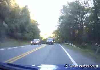 Video: inhalen over een blinde heuvel