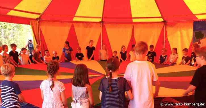 Familienzelt, Animationsfilm und Open-Air-Disco