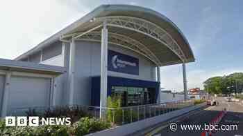 Aircraft engine failure leads to emergency landing