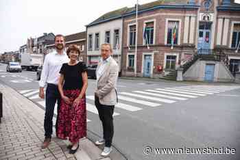 Stad gaat samenwerken met sociale woonmaatschappij om nieuw dienstencentrum mee te financieren en er te bouwen: “Gevel oud-gemeentehuis blijft bewaard”