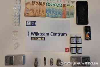 Dealer krijgt berichtje om coke te bestellen … tijdens verhoor bij politie