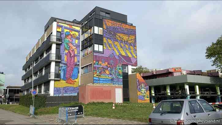 Lelystad - Metershoge muurschildering in Lelystad brengt geschiedenis van de polder tot leven