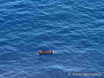 Si capovolge un barcone a Lampedusa: 21 dispersi, si cercano anche 3 bambini 