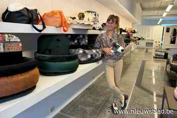 Agata (24) opent winkel met zelfgemaakte manden, autostoelen en tassen voor huisdieren: “Ik zet het werk van mijn mama verder”