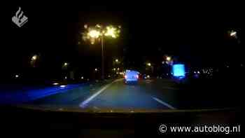 Bestelwagen met gestolen motor op de vlucht