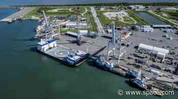 Blue Origin droneship arrives in Florida ahead of 1st New Glenn launch (video, photos)