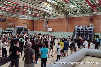 Realschule Süd feiert Sportfest mit aufblasbaren Stationen