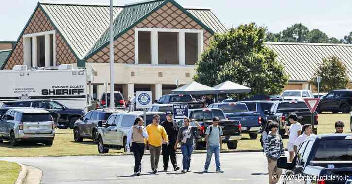 Usa, nuova strage in una scuola della Georgia. Un 14enne ha aperto il fuoco: 4 morti e 30 feriti