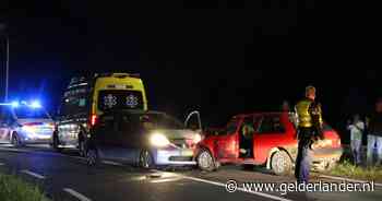 Gewonden en flinke schade nadat auto's frontale botsing maken