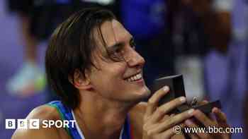 Paralympian's proposal after 'exiting the darkness'