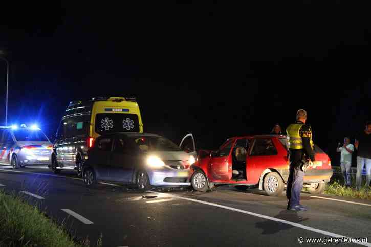 Twee gewonden bij frontale botsing in Ede