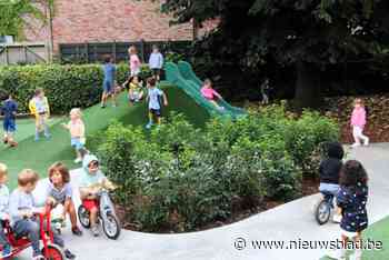 Kleuters GO! Basisschool de Spiegel in de wolken over nieuwe speelplaats