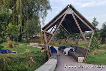 Familie daklozen overnacht op banken aan Welzijnshuis: “Mensen kwamen toe met de trein”