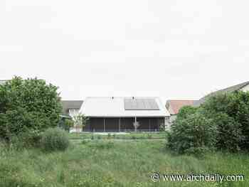 Roofed Square and a Circle Single Family House / Curious About