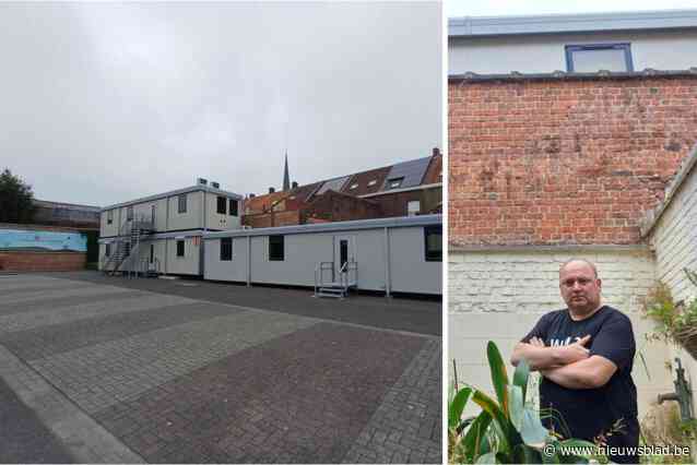 Buren basisschool niet blij met containerklassen: “We voelen ons bekeken”