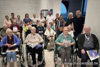 Bewoners Den Boomgaard verkennen nieuw gemeentehuis