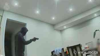 Video captures gunpoint home invasion in Markham