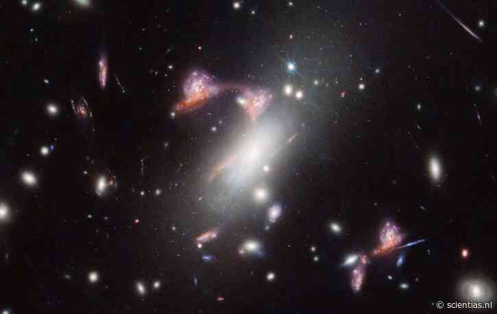 Webb-telescoop spot opmerkelijk kosmisch vraagteken in de ruimte (letterlijk)