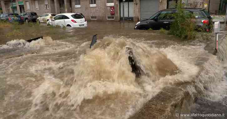 Nubifragio a Milano, esondano il Lambro e il Seveso: così l’acqua fuoriesce dai tombini e invade le strade – Video