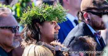 Nieuw-Zeeland verwelkomt nieuwe Maori-koningin tijdens begrafenis van haar vader