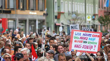 800 Menschen gehen in Freising auf die Straße: „Kein Fußbreit dem Faschismus!“