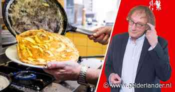 Jaloers op volwassenen met rode wangen die pannenkoeken eten