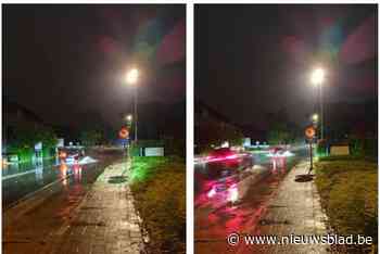 Regen zet straten blank, stroom uitgevallen na blikseminslag