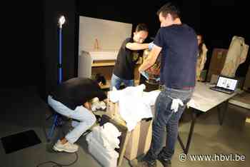 Vazen uit de oudheid minutieus ingepakt