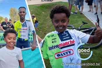 Maxim ontmoet wieleridool en groene trui-winnaar Biniam Girmay