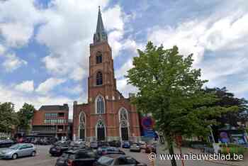 Griezelig: kerkklokken luiden onophoudelijk door blikseminslag