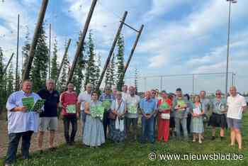 Vrienden van de Hop lanceren werk- en lesboek rond hop voor scholen: “We willen dit natuurlijk erfgoed meegeven aan onze jeugd”